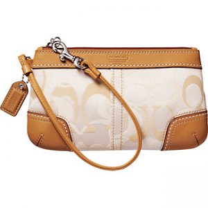 Coach - New HAMPTONS OPTIC SIGNATURE CAPACITY WRISTLET.jpg