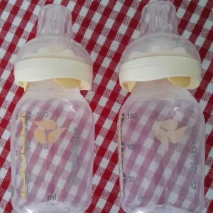 medela_milk_bottles_with_two_teats.jpg