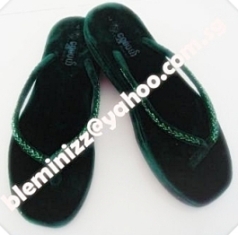 green_sandal.jpg