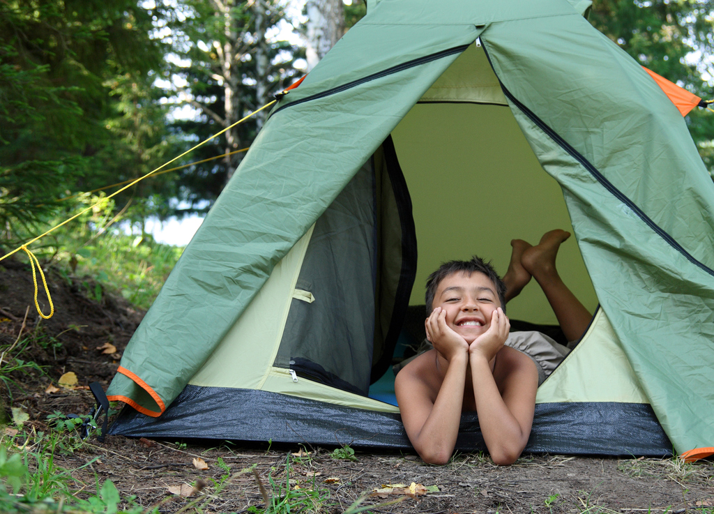 Трахаемся в палатке из-за того что родители постоянно дома