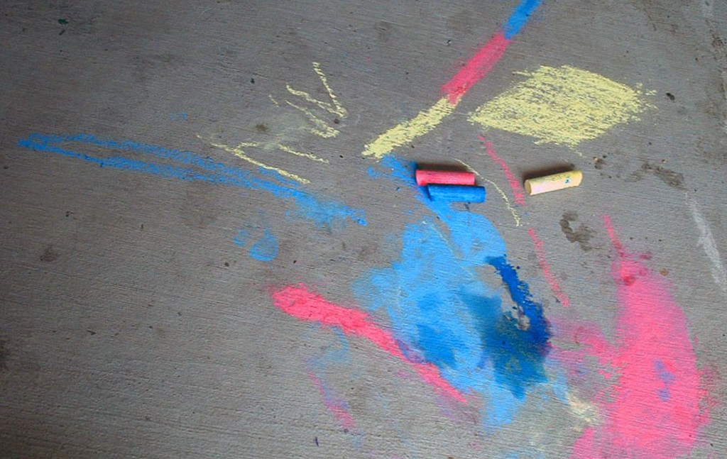 toddler-activities-patio-chalk
