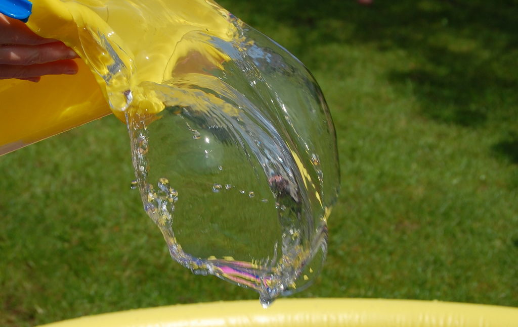 toddler-activities-pour-water