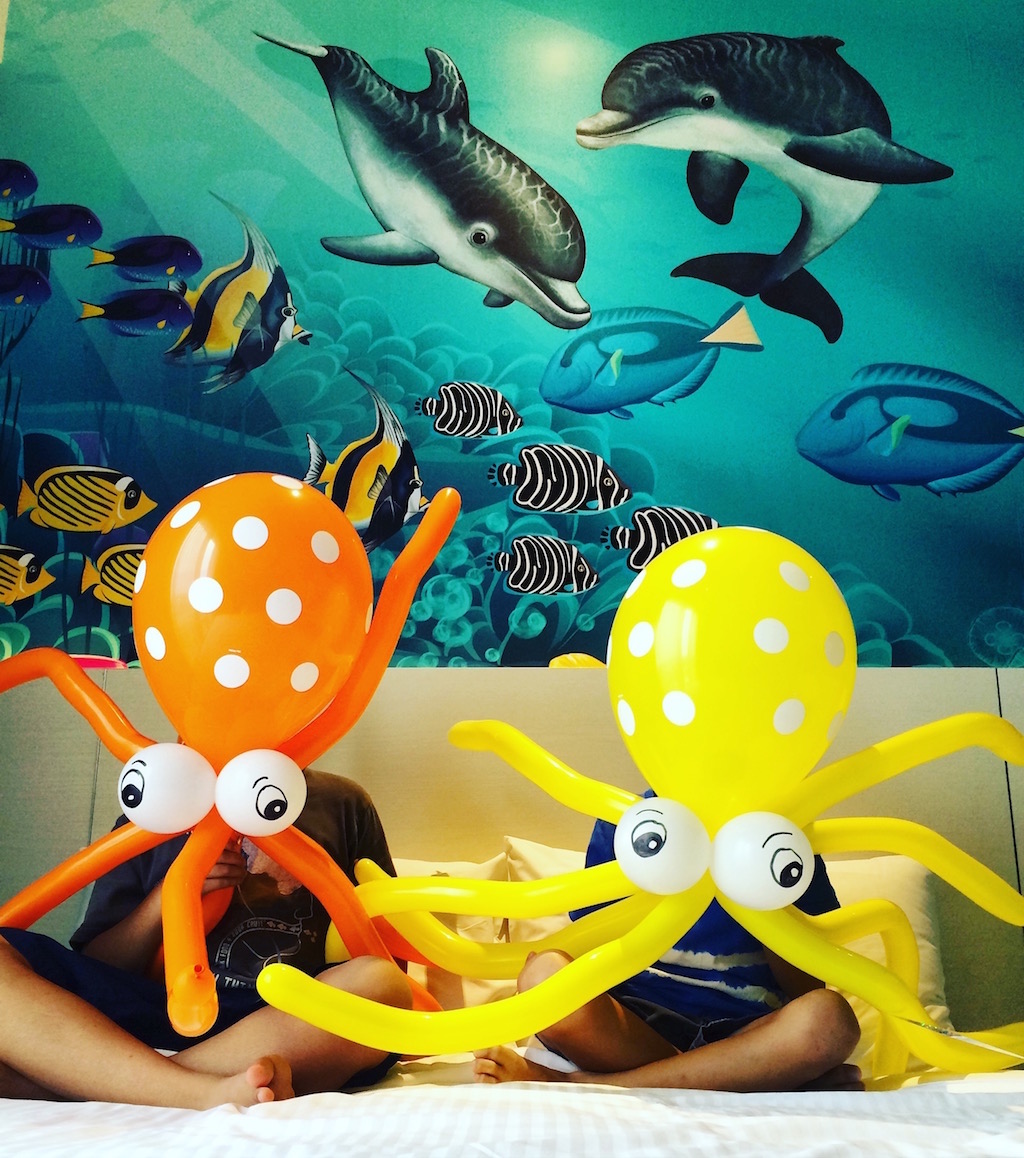 D'Resort Rainforest Aquarium-themed room balloon octopi