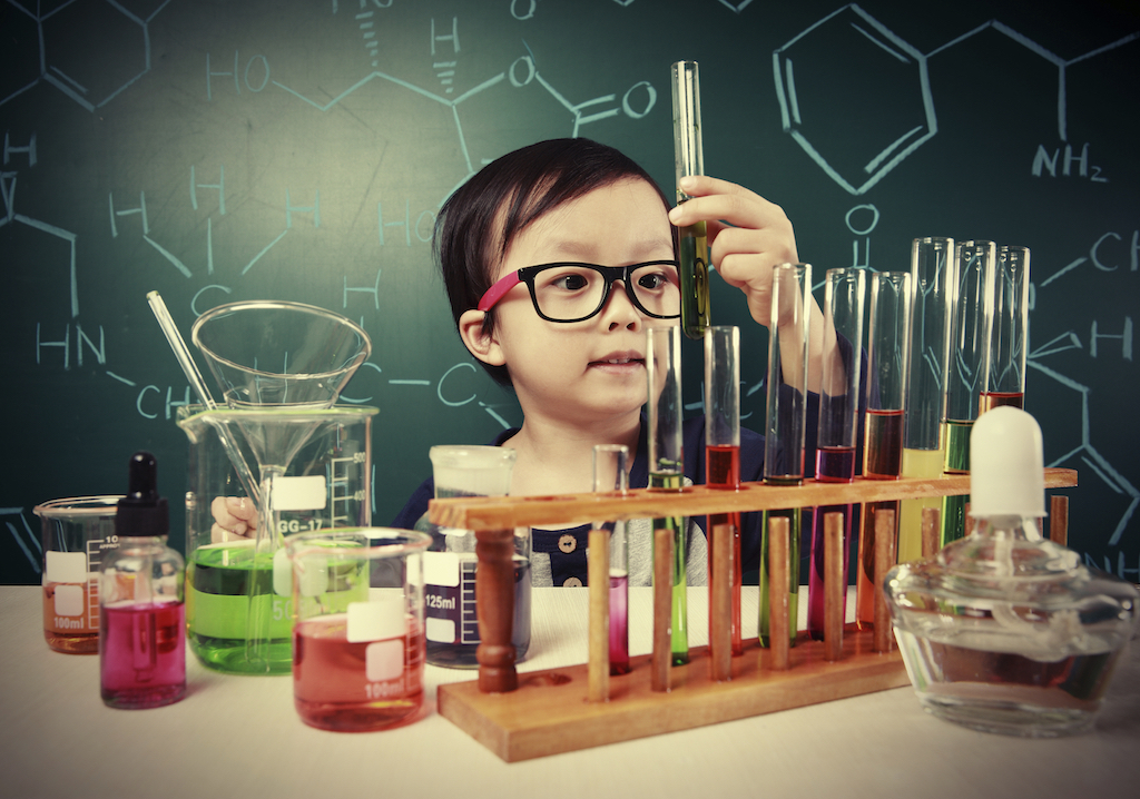 7-ways-to-get-your-kids-interested-in-science-singaporemotherhood