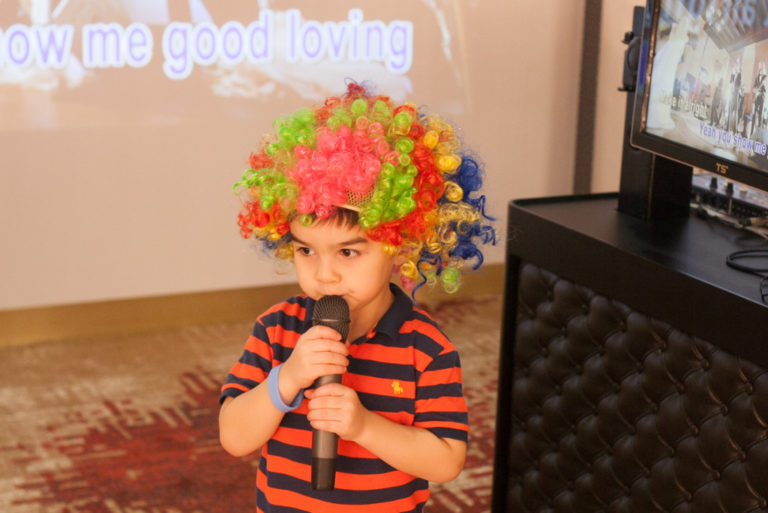 Buds by Shangri-La - stage karaoke