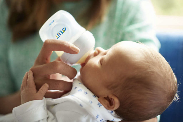 11 Best Milk Bottles for All of Your Baby's Feeding Needs ...