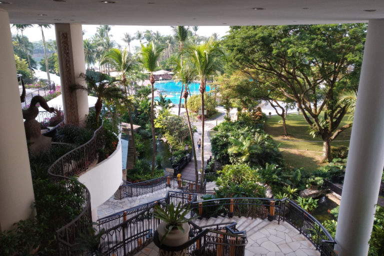 Rasa-Sentosa-lobby-view-768x512.jpg