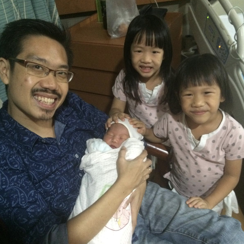 homeschool dad Aaron Tay and his girls