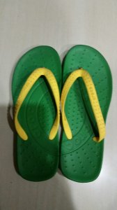 Crocs Green M2 W4 front.jpg