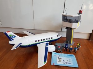 Playmobil cargo and passenger hot sale aircraft