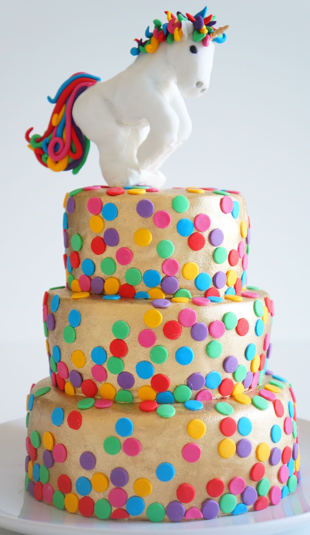 Kid's birthday Cake - Rainbow unicorn cake from Susucre
