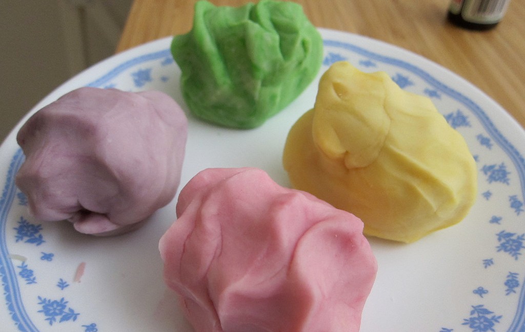 toddler-activities-play-dough