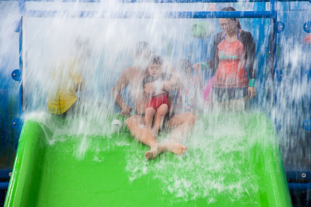 Splash@Kidz Amaze Indoor Water Playground communal slide dunking