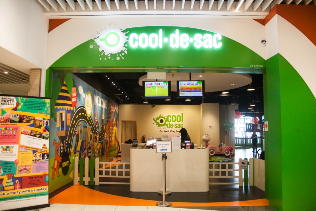 Cool de Sac - entrance