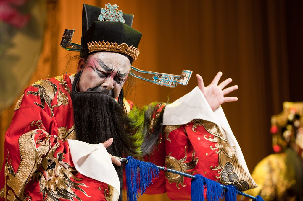 china opera man with long beard