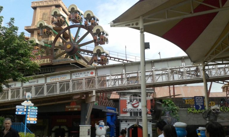 sunway lagoon - ferris wheel