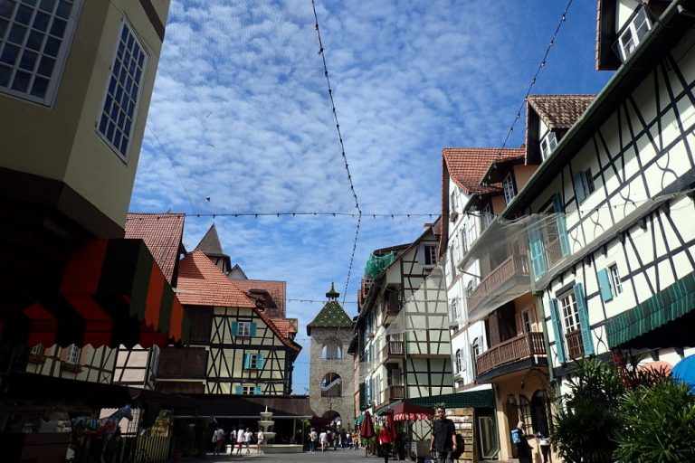 colmar tropicale review - town square