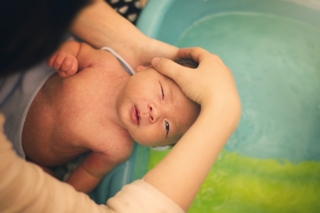 bathe a newborn