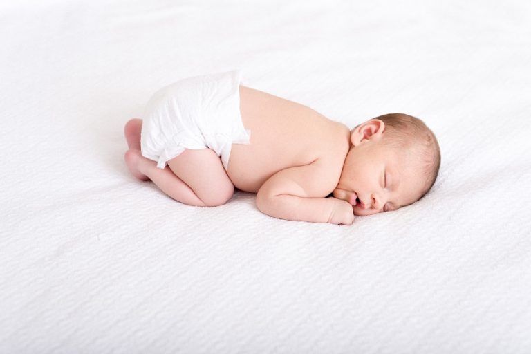 bathe a newborn - baby sleep