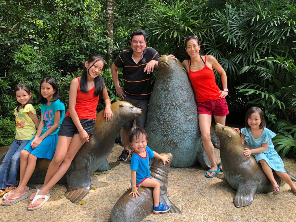 MotherOfSingapore-Junia-Tan-family-at-the-zoo