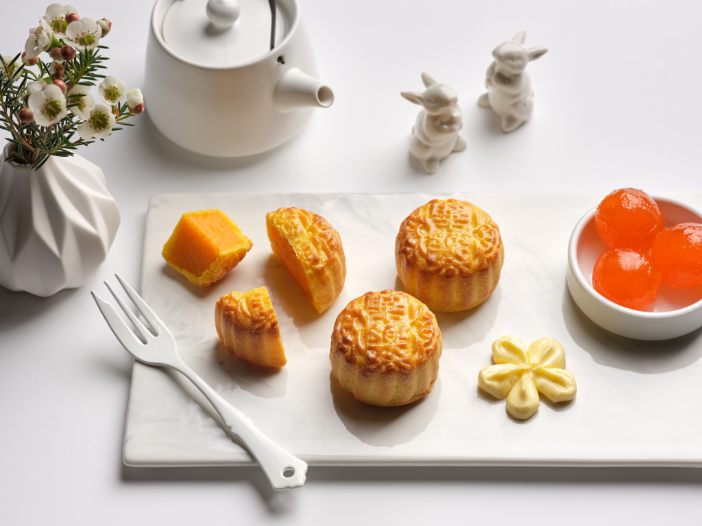 Mini Baked Custard Mooncake – Carlton Hotel Singapore