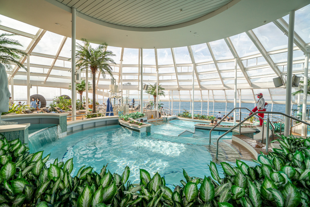 Royal Caribbean cruise - solarium