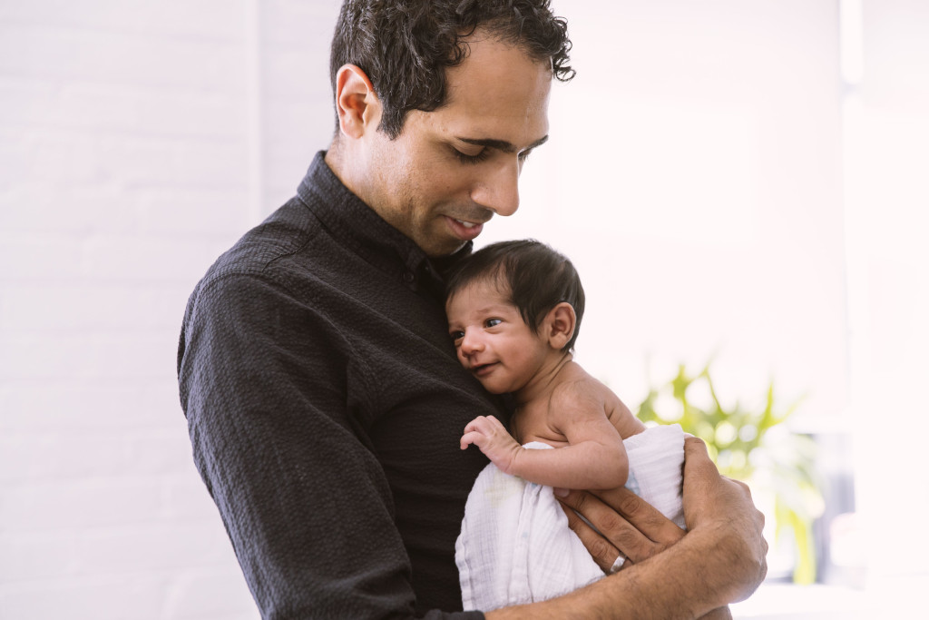 support for new dads - dad almost skin to skin with newborn