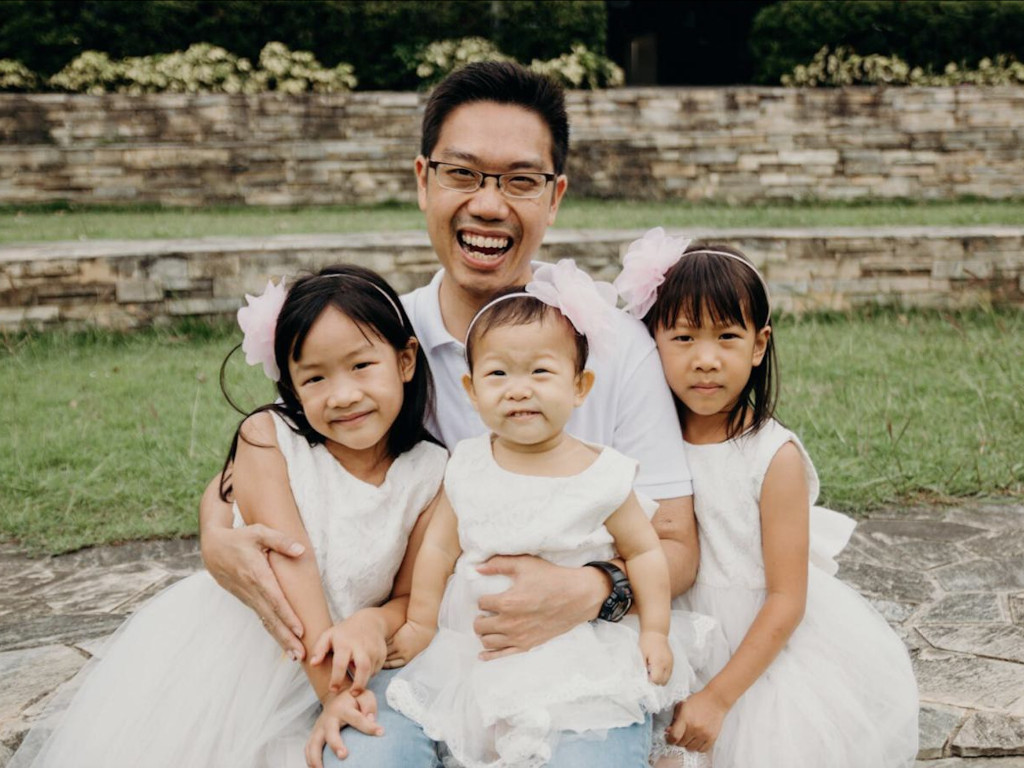 Aaron Tay and daughters