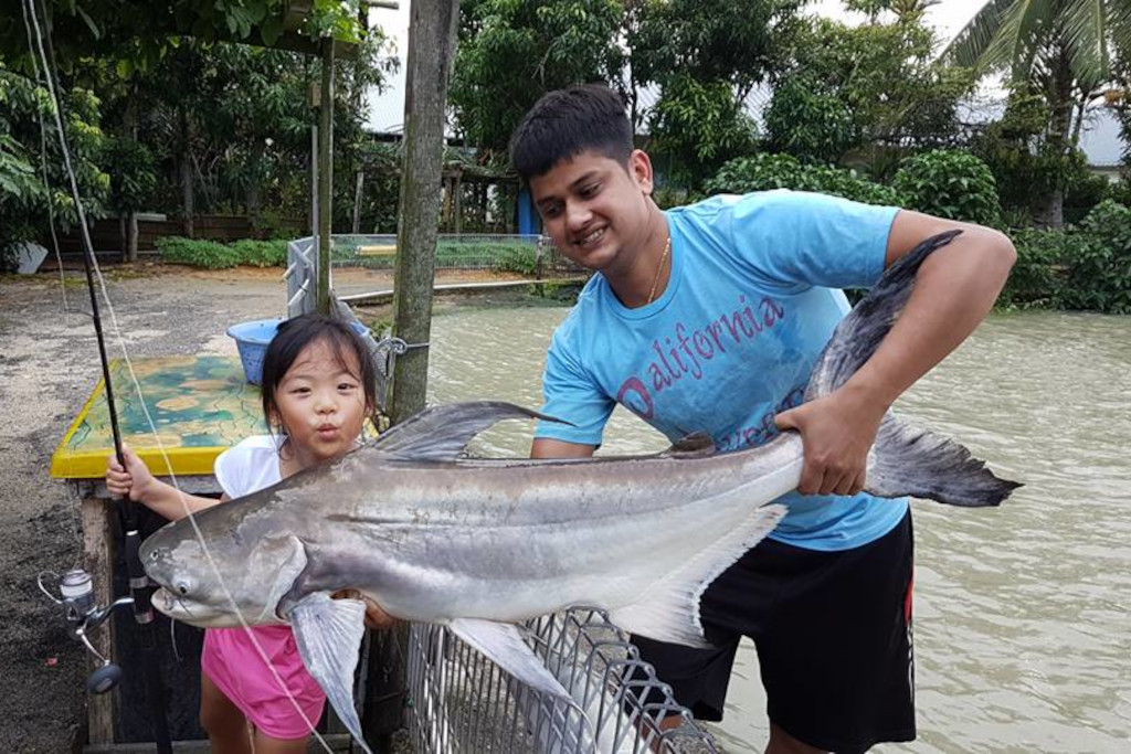 family-friendly fishing spots at Iwarna Aquafarm
