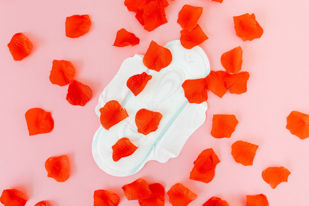 sanitary pad with petals
