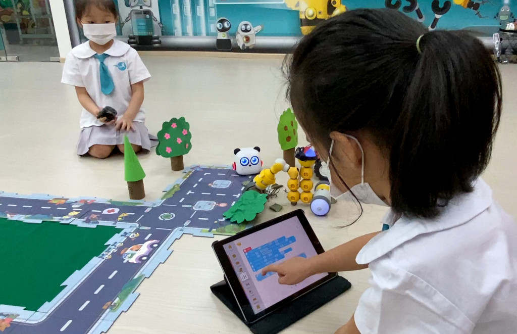 3 languages for preschoolers: Coding