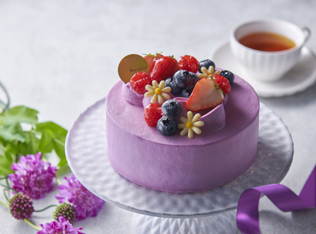 Mother’s Day cakes - Blueberry Garden from Châteraisé