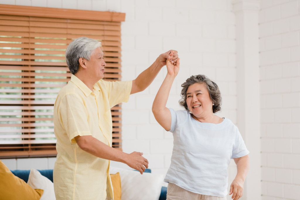 seniors learn to dance