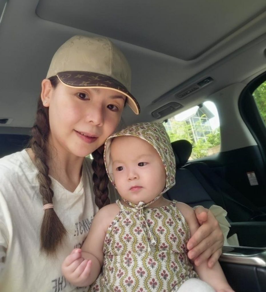 Andrea Chow and baby Jazelle in a car