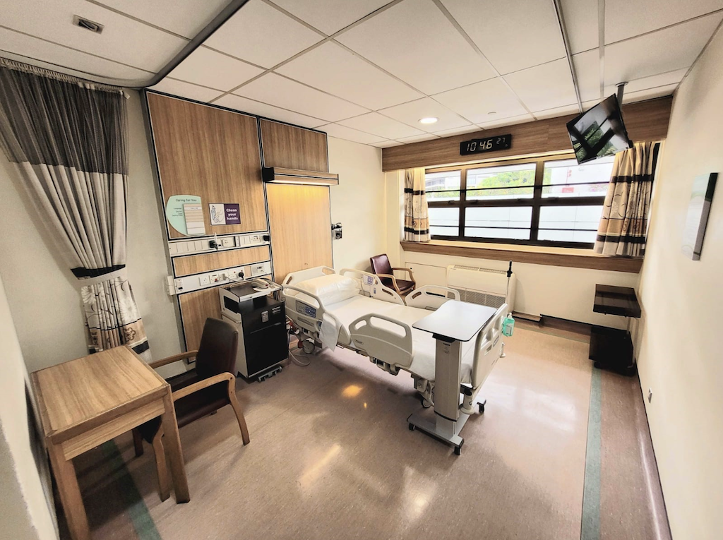 Single room in maternity ward in SGH
