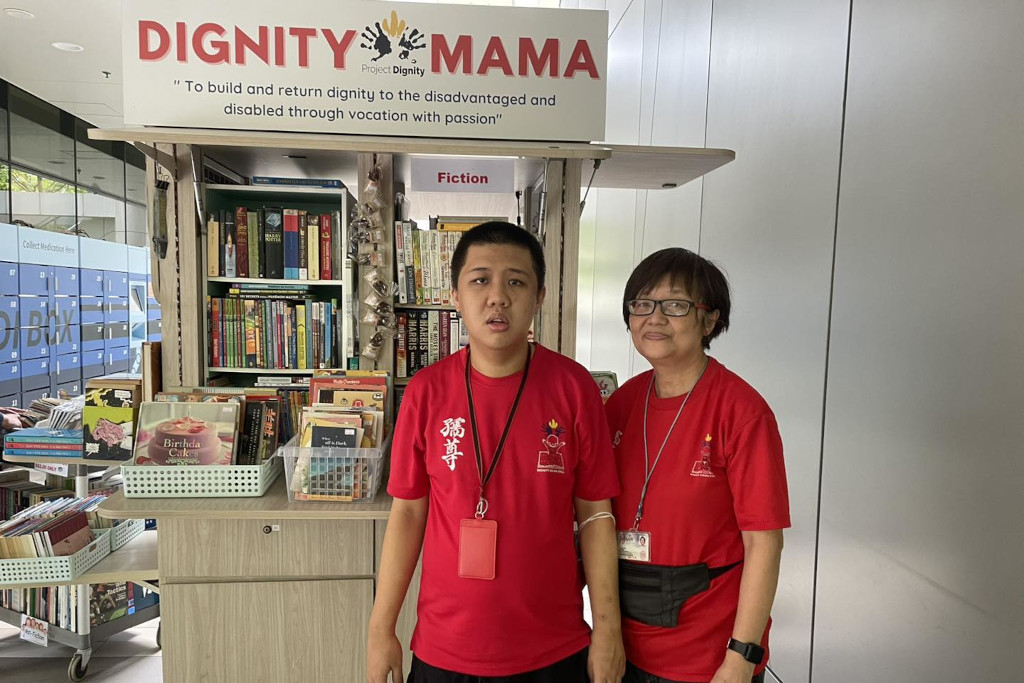 donate books to Dignity Mama