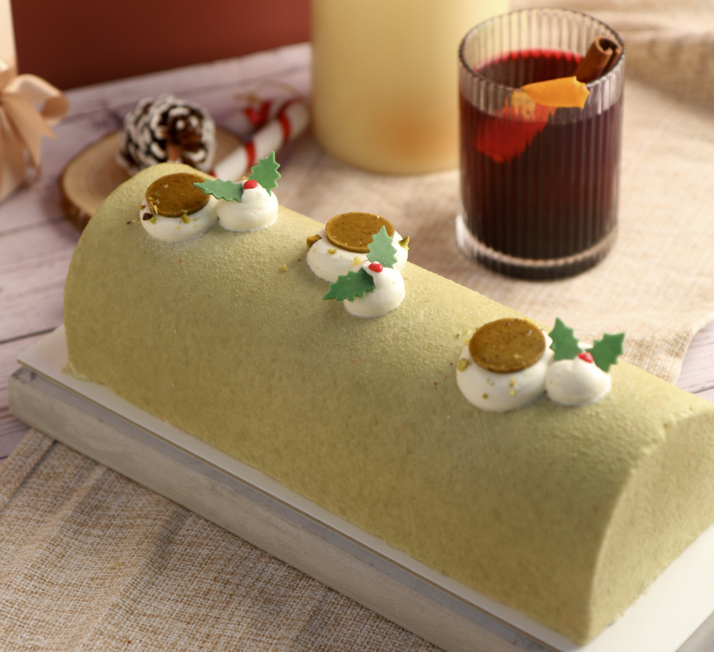 All Pistachio Log Cake – Pâtisserie CLÉ