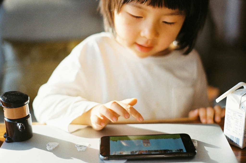 girl-using-device-zhenzhong-liu-02JRb0gOp30-unsplash.jpg