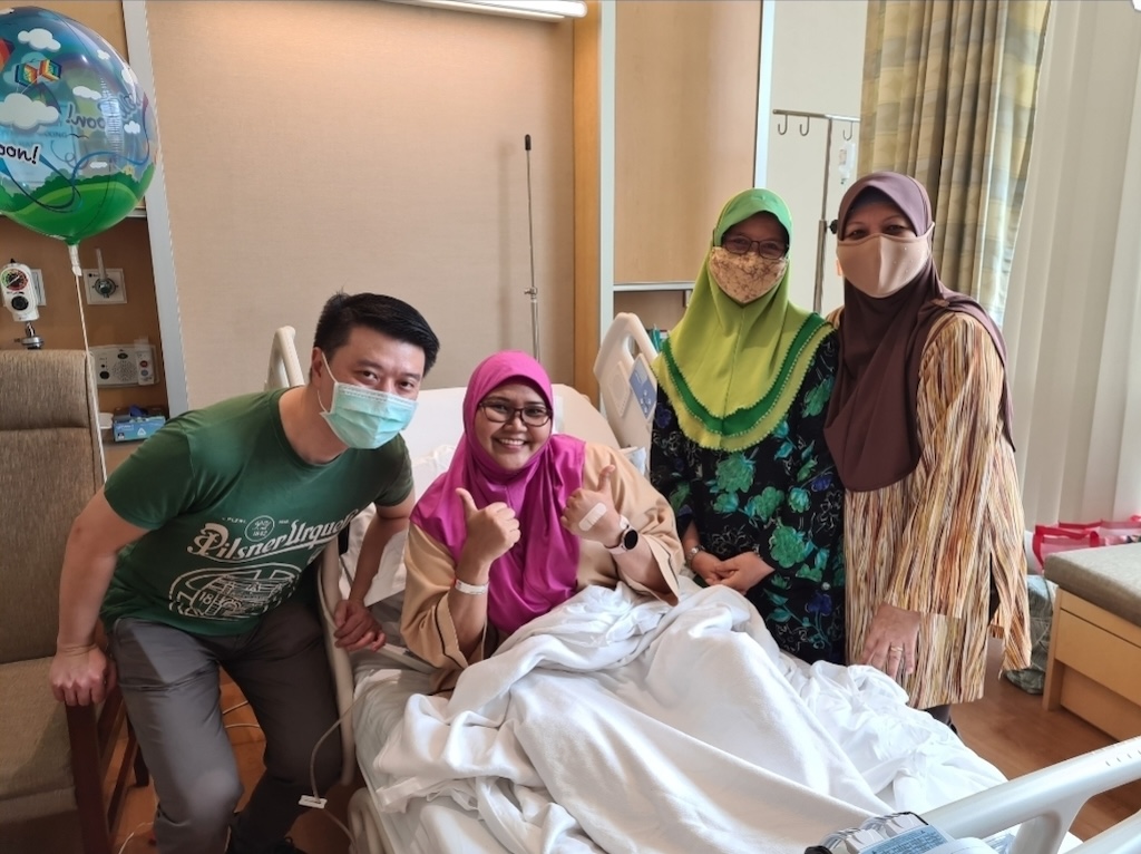 Aisha with her mum, her aunt, and her plastic surgeon Dr Matthew Yeo, after her surgery and reconstruction for breast cancer