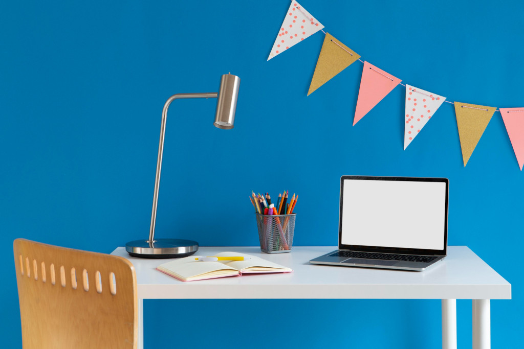 neat study desk