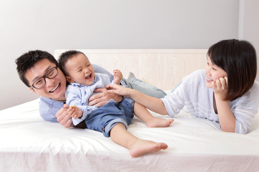 Mum and dad playing with kiddo on Father’s Day