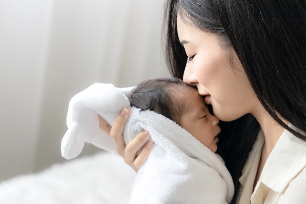mum and newborn